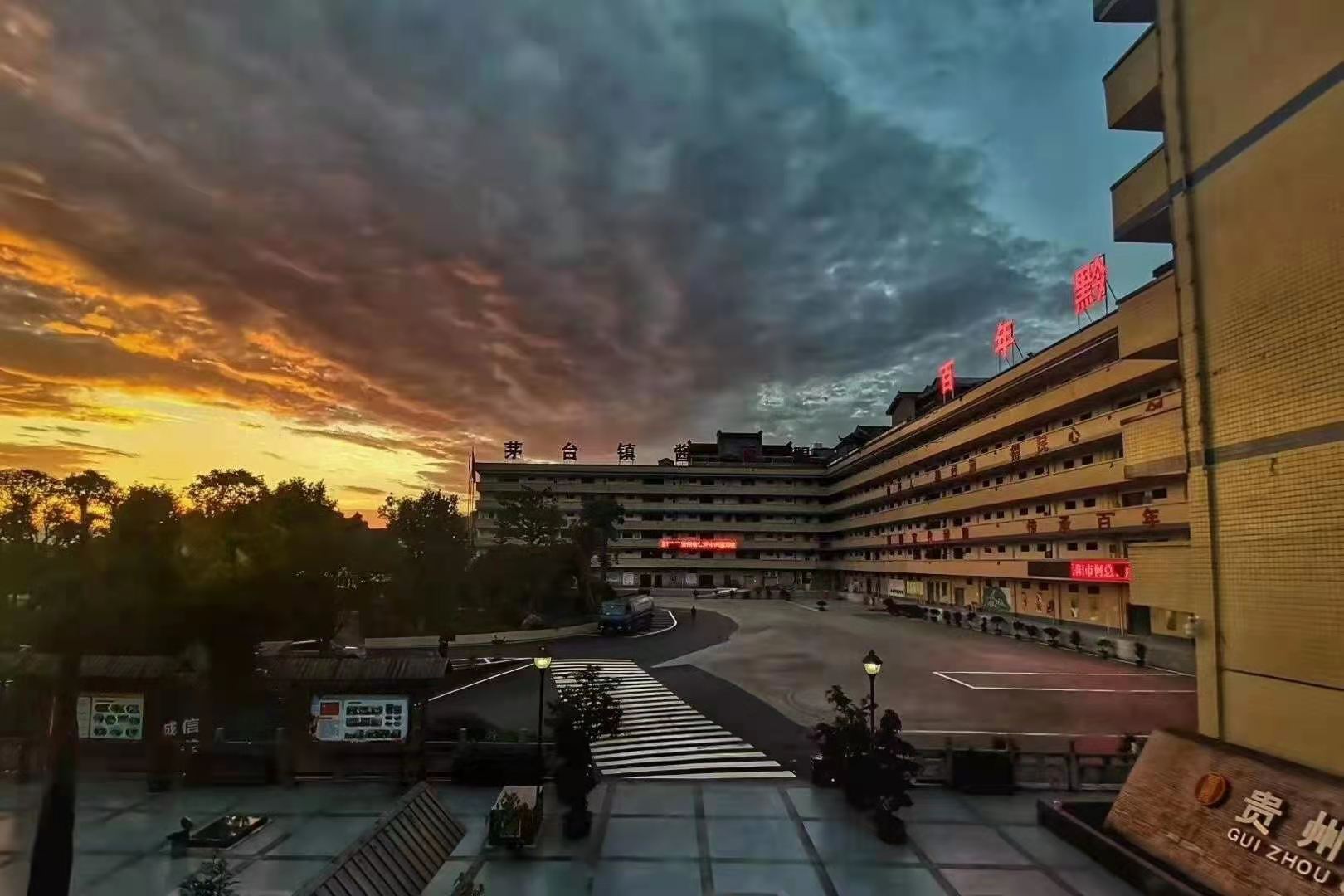 百年黔莊的晚霞