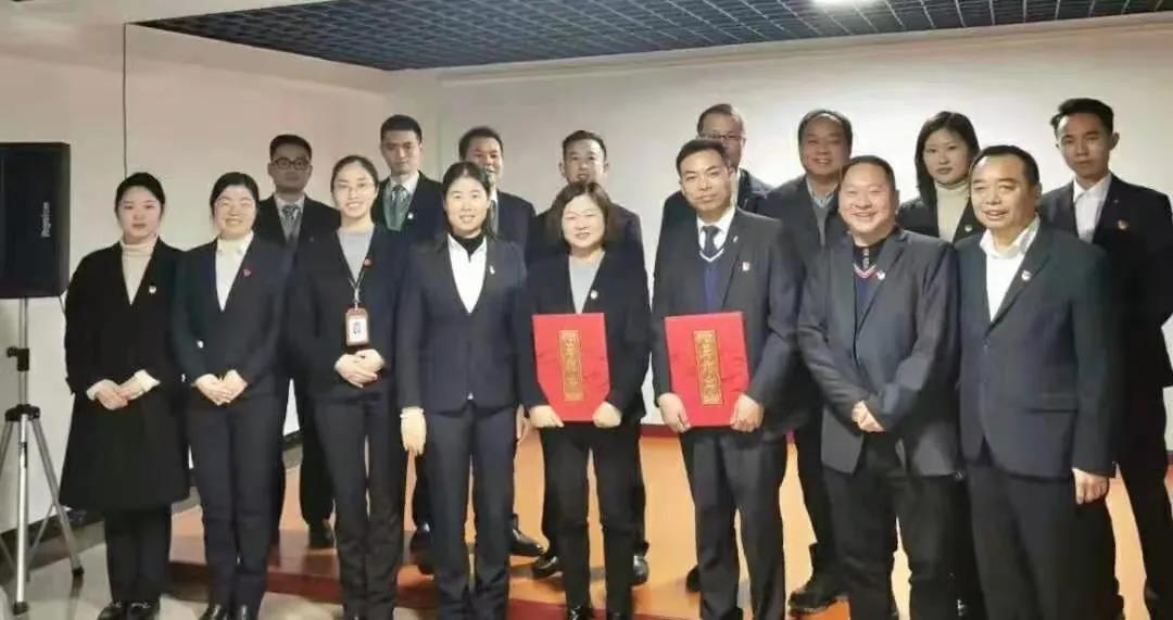 黔莊酒業(yè)集團(tuán)黨支部與江陰農(nóng)商銀行仁懷支行黨