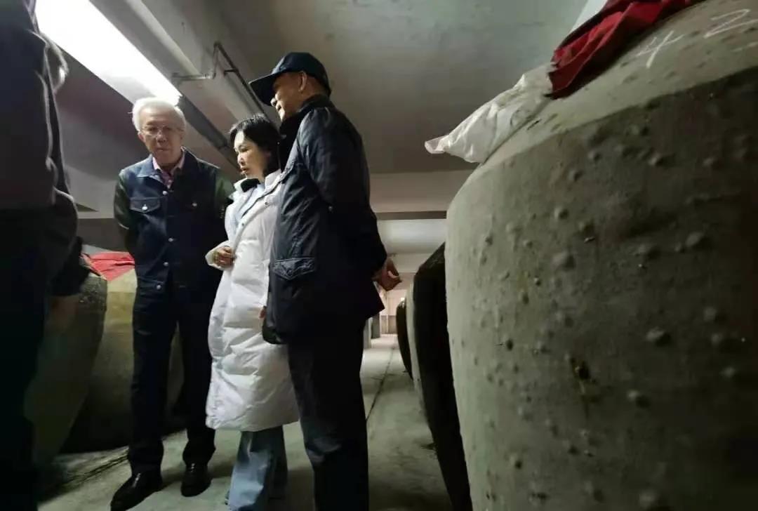 黔莊龍酒窖 深圳國粵集團到訪黔莊酒業(yè)集團參觀考察