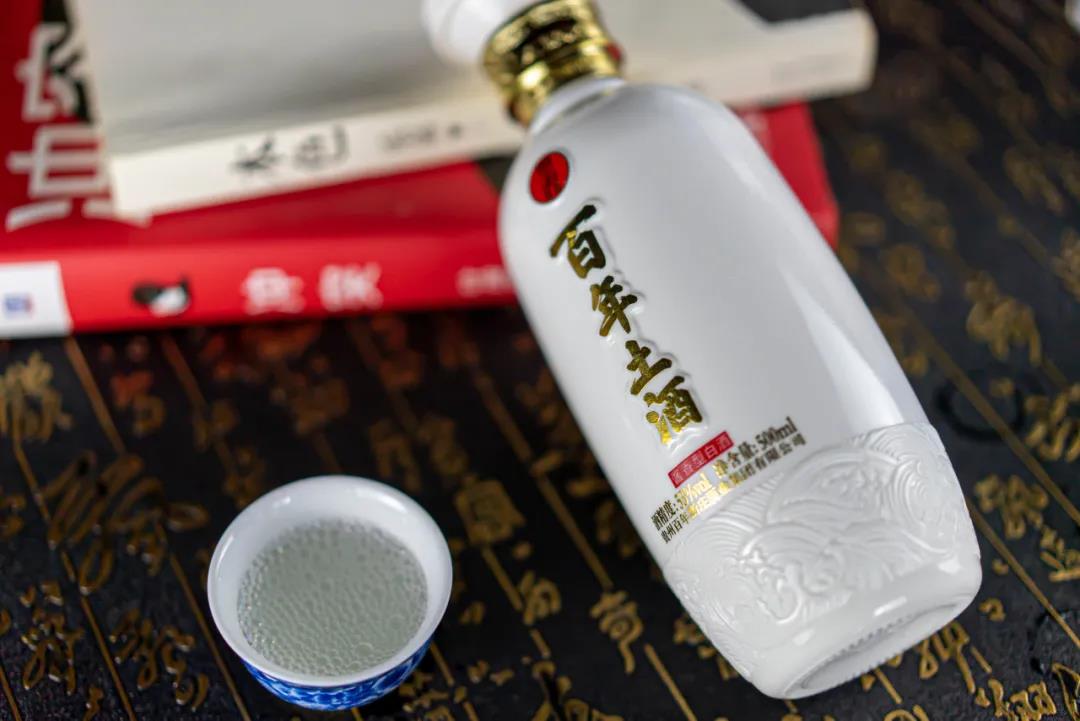 品鑒白酒的四個(gè)技巧，你還在一口悶？