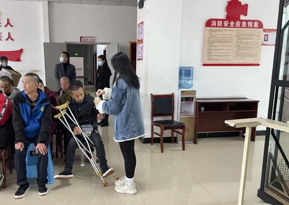 黔莊酒業(yè)開展 “暖冬行—關(guān)愛特殊兒童和老人”