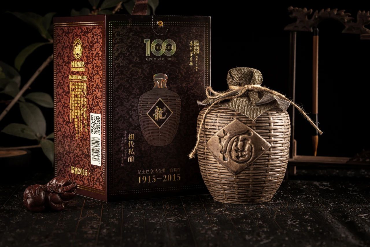 這一屆年輕人的時尚密碼，是白酒？