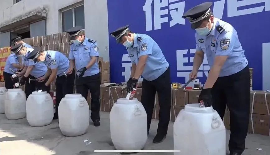 假酒案頻發(fā)！中秋節(jié)買酒最好找熟人，看了這些